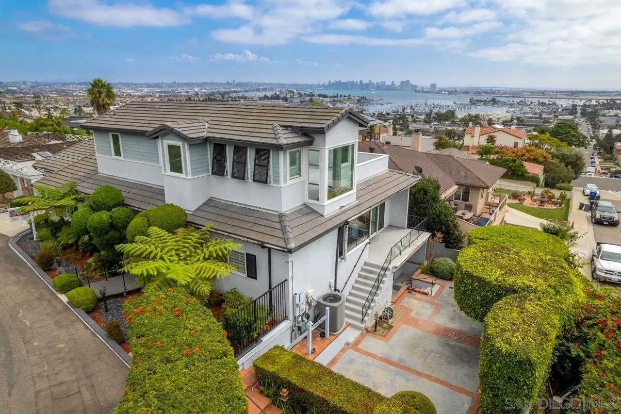 1201 Plum St.