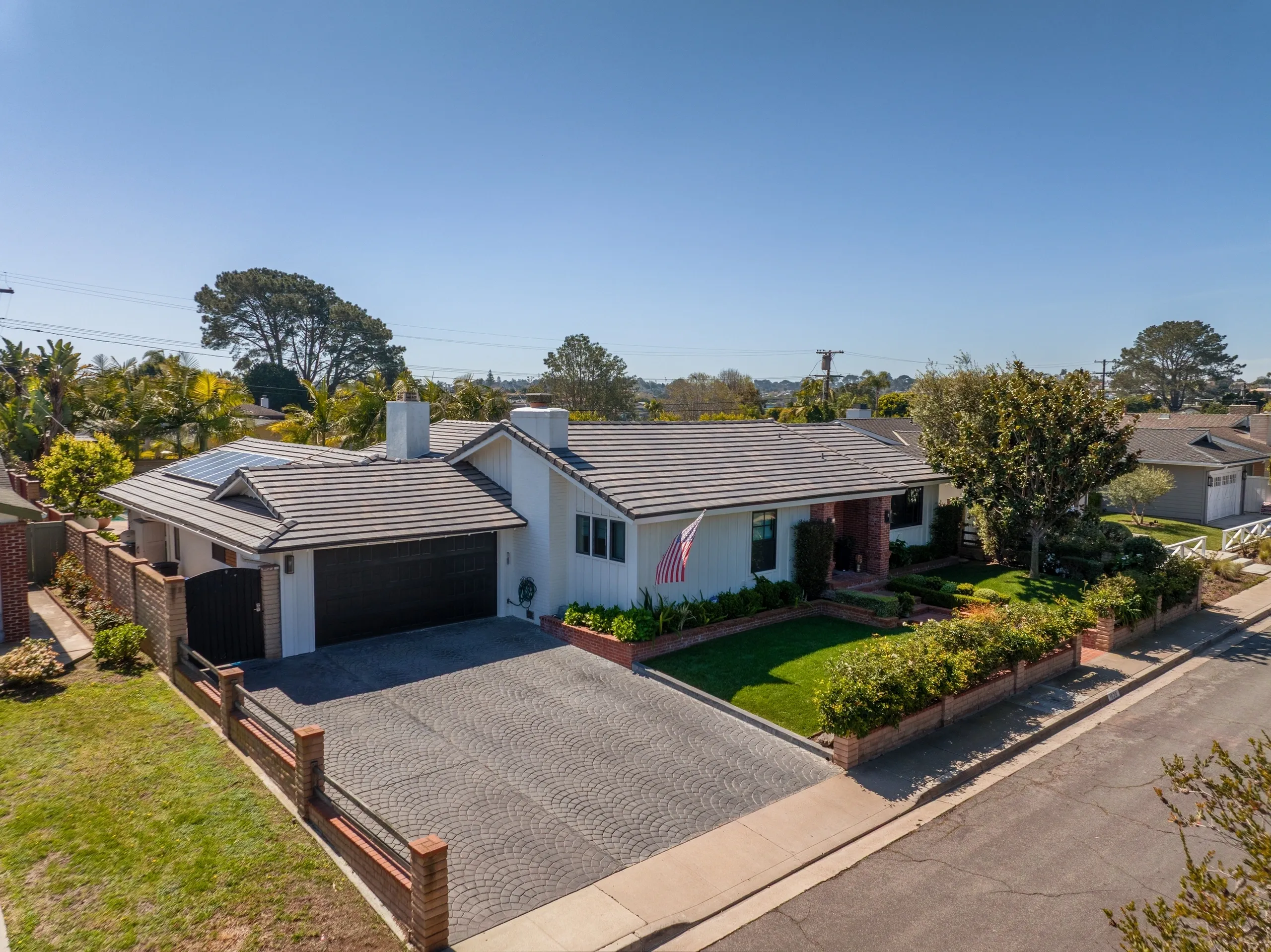 1629 Chatsworth Blvd.