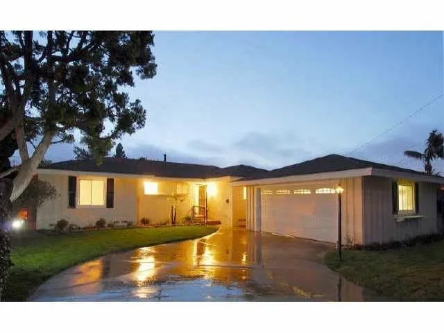 856 Loma Valley